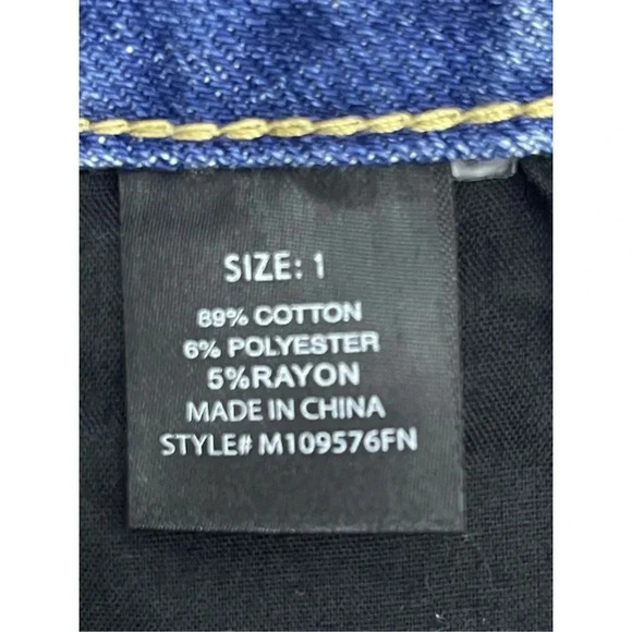 Fashion Nova Denim Bermudas Size 1 XS Distressed Non Stretch Raw Hem NWT - Picture 9 of 10